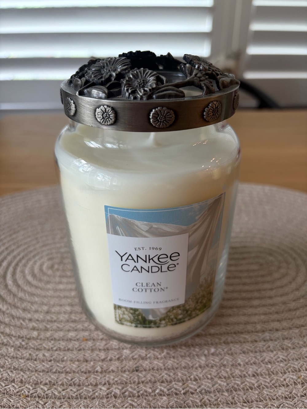 Yankee Candle Decorative Round Metal Toppers and Candle Stand - Picture 3 of 7